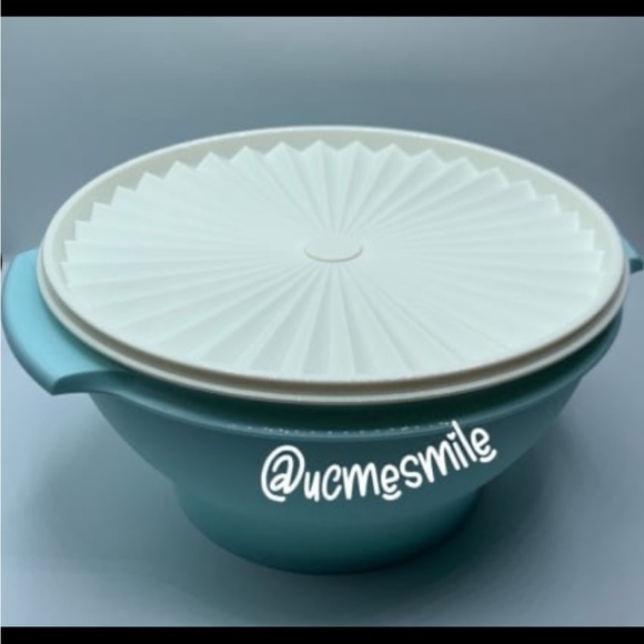 Tupperware Jumbo Servalier Blue Mint Salad Bowl - Picture 3 of 3